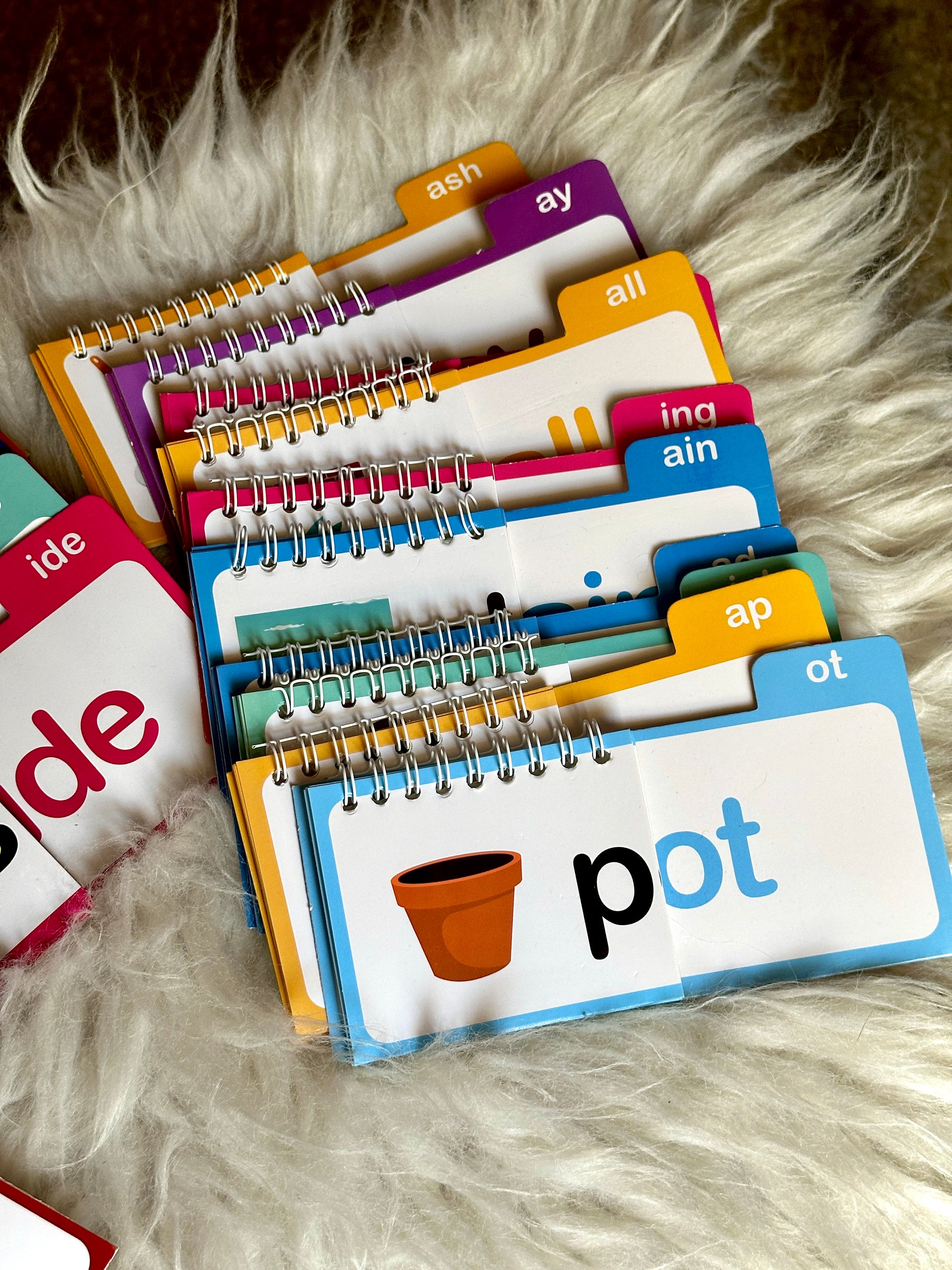 30 Read and Rhyme Flip Books - 300 Words Phonics Set